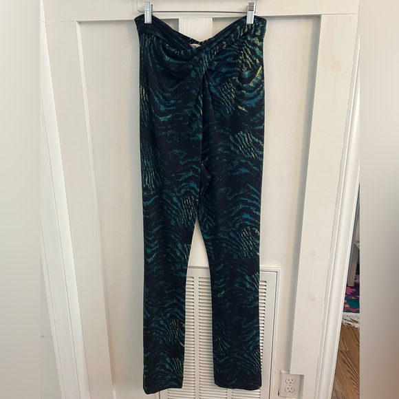 Diane Von Furstenberg Flared Trousers With Unique Textured Pattern And Fit - Picture 6 of 10